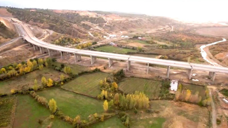 GENÇ VİYADÜĞÜNDE KAZA